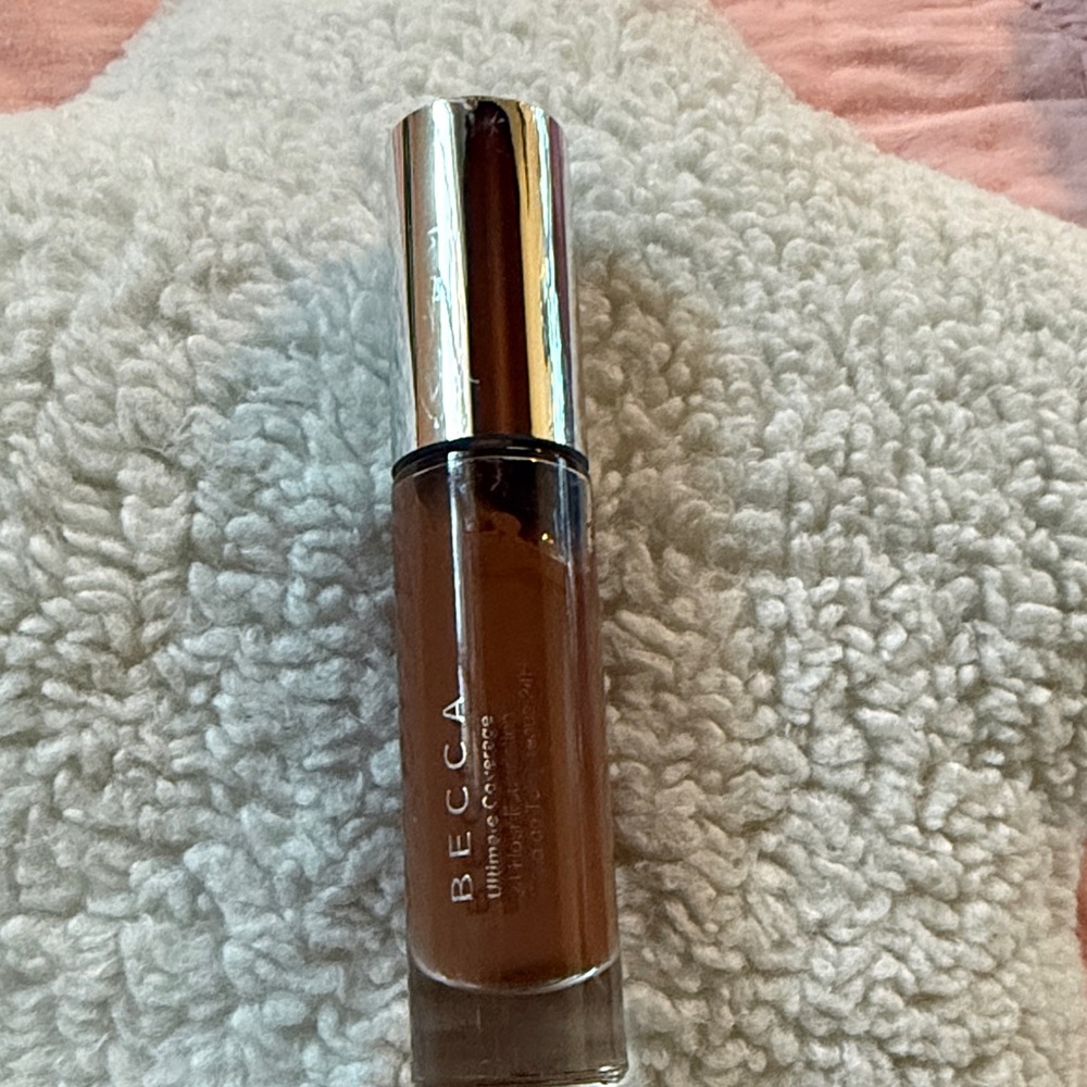 BECCA Ultimate Coverage Foundation - Sienna